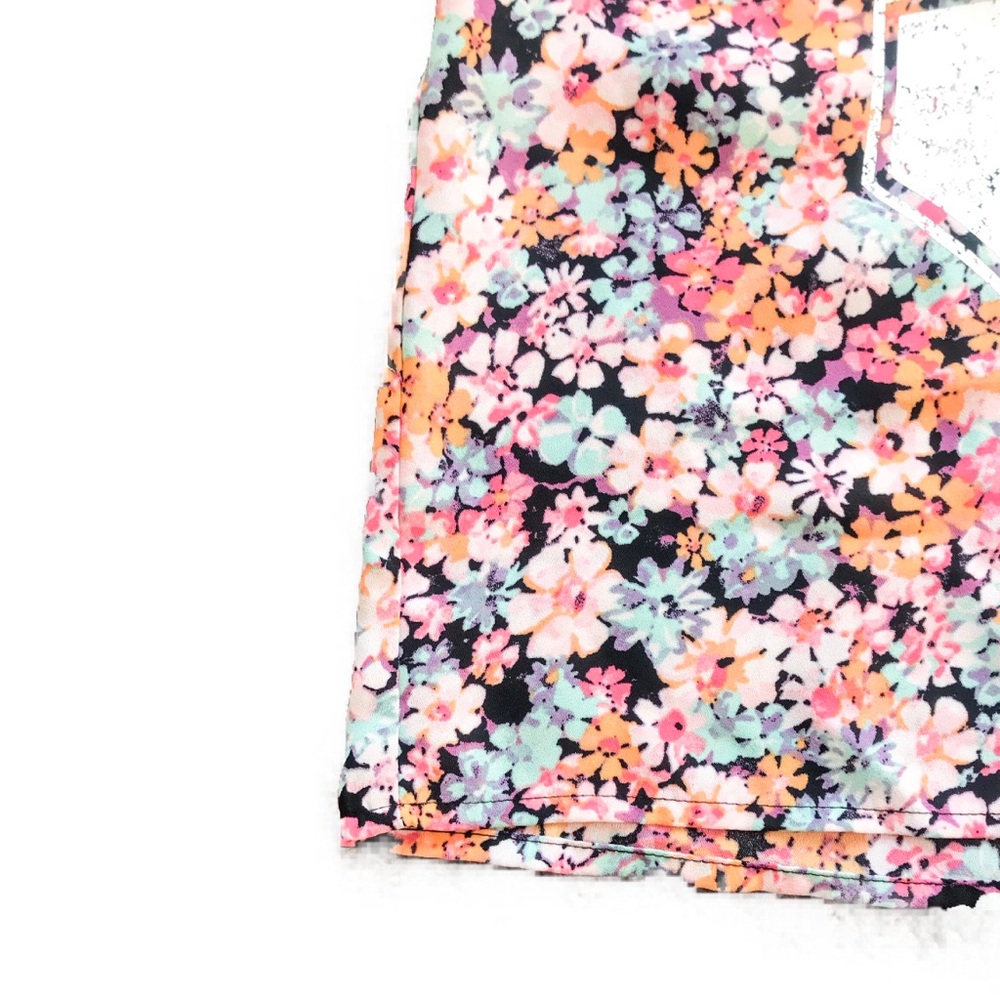 🍁 Distressed Jersey Floral Crop Top from Decree - Picture 5 of 6